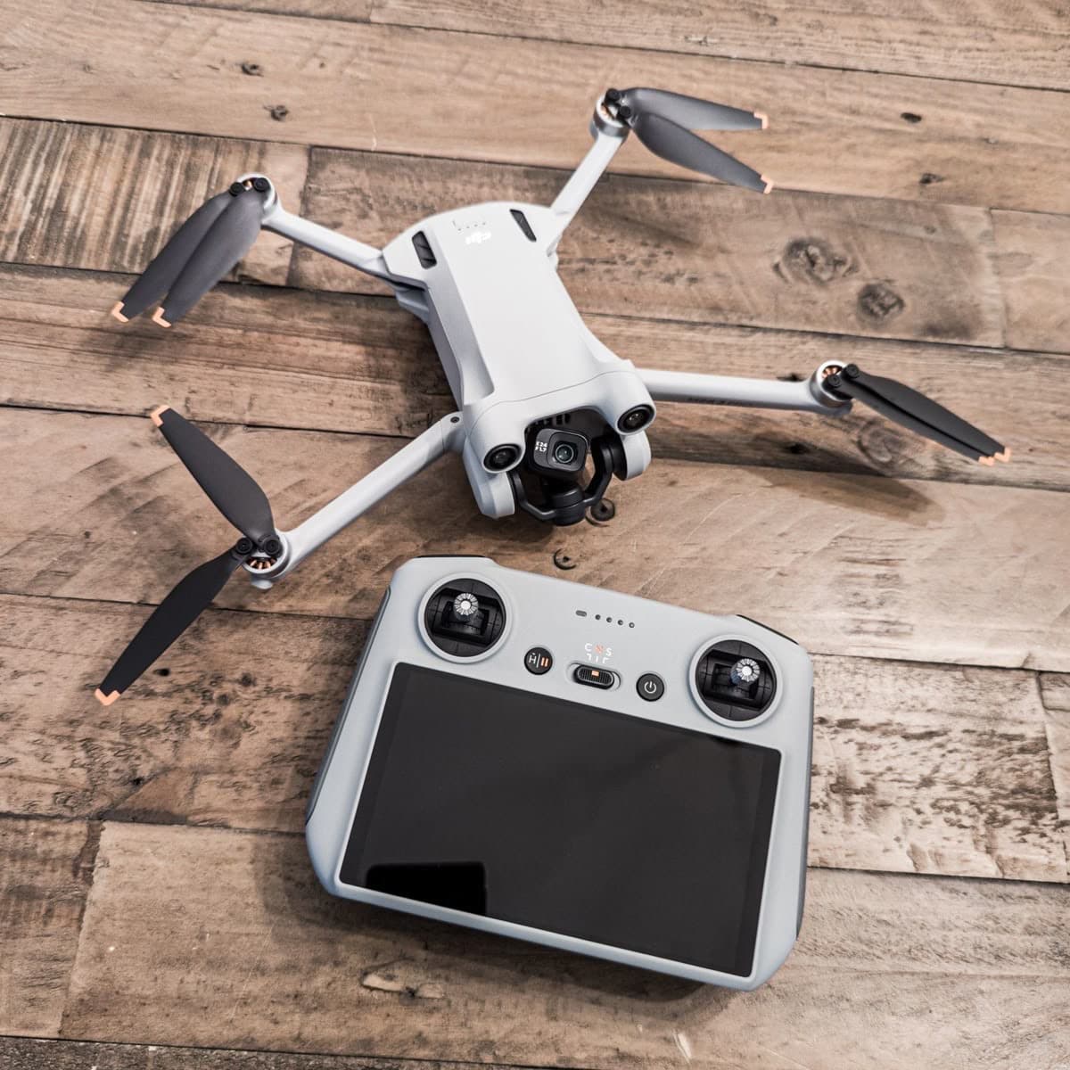 Drone (DJI mini 3 pro & pilot)